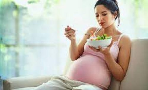 صورة للمرأة الحامل.. أحذري هذه الأطعمة